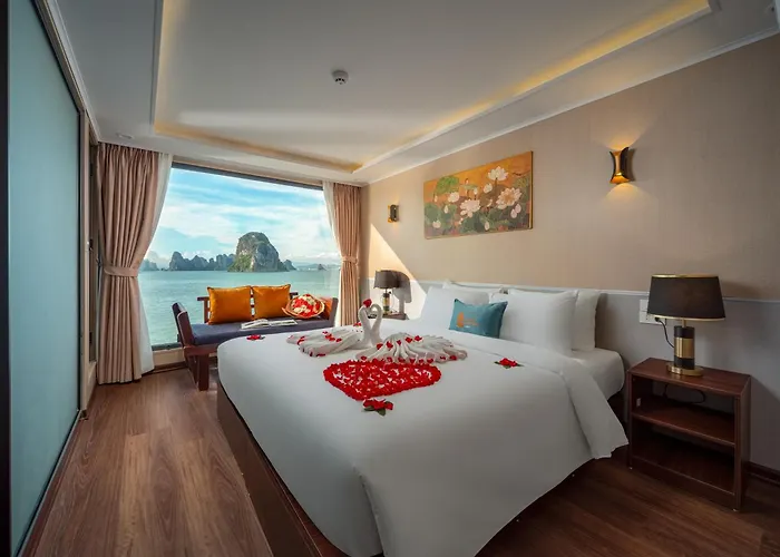 Botel Secret Cruise Hạ Long