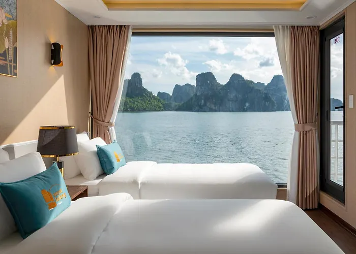 Botel Secret Cruise *