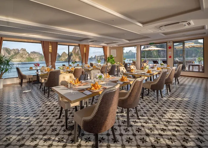 Botel Secret Cruise *